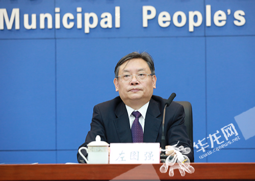 左图强回答记者提问